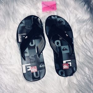 QUICKSILVER • Flip Flop Sandals • 2.5